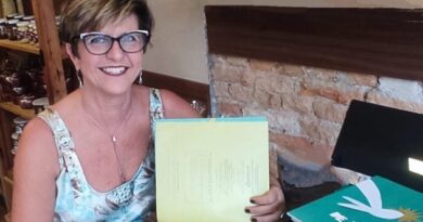 Ana Cláudia Genga, de São Caetano, autografa seu Livro na Bett Brasil 2025