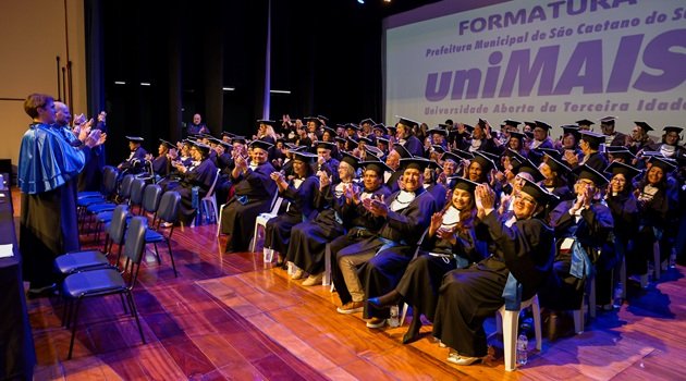 UNIMAIS forma mais de 100 Alunos em cerimônia no Teatro Paulo Machado em SCS