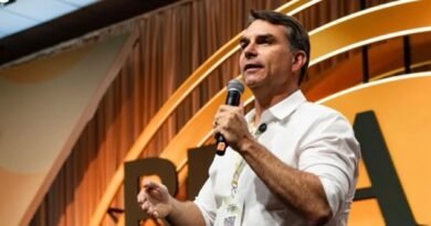 Flávio Bolsonaro visita São Caetano e reúne Empresários