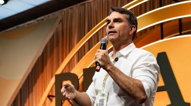 Flávio Bolsonaro visita São Caetano e reúne Empresários